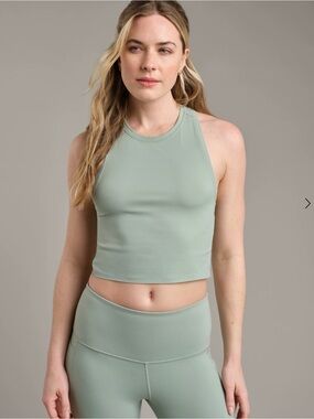 RHÔNE Women’s serene fitted tank size medium in pacific green